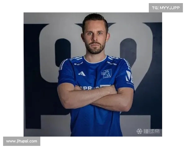 欧洲国家联赛冰岛队西于尔兹松任意球破门