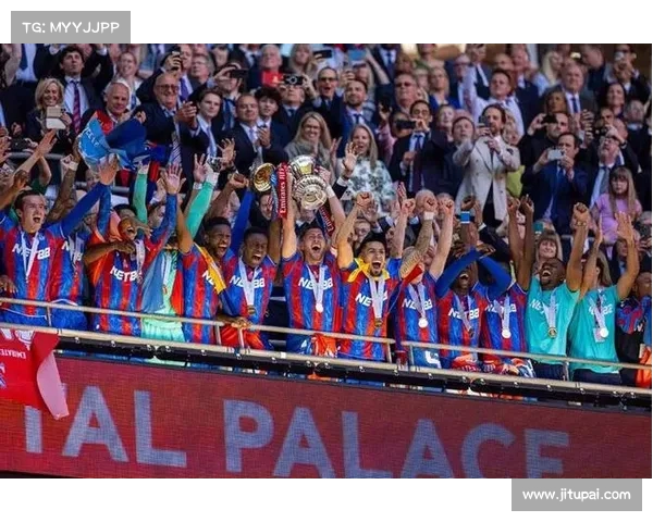 英格兰足总杯埃弗顿苦战获胜展现团队精神